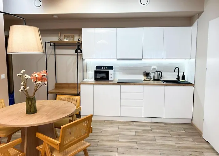 Easy #self Check-in * وارسو